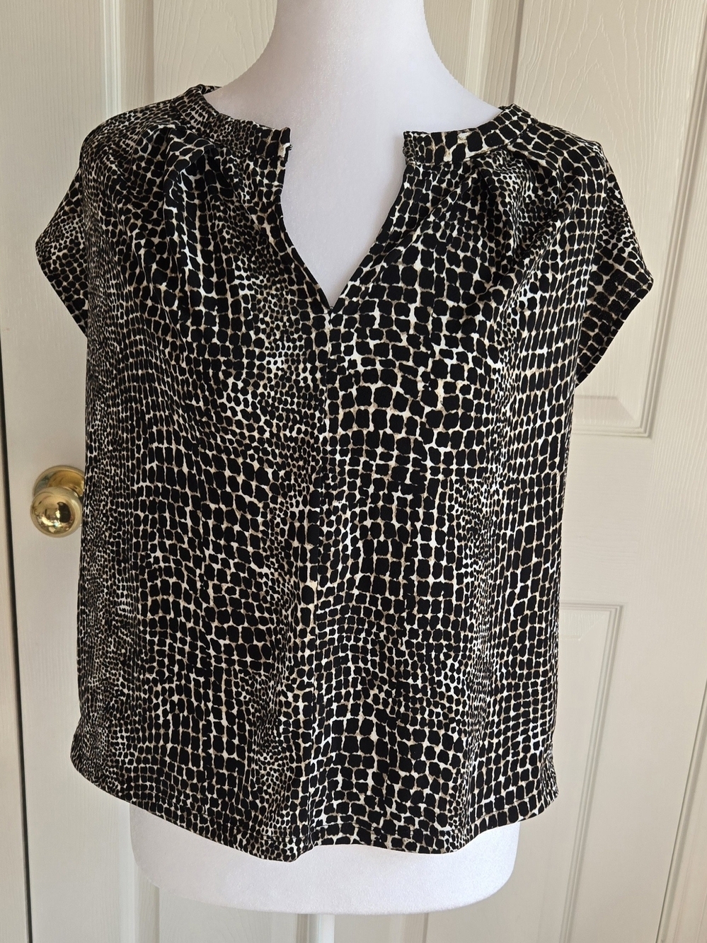 Banana Republic Black and Cream Printed Cap Sleeve Blouse
